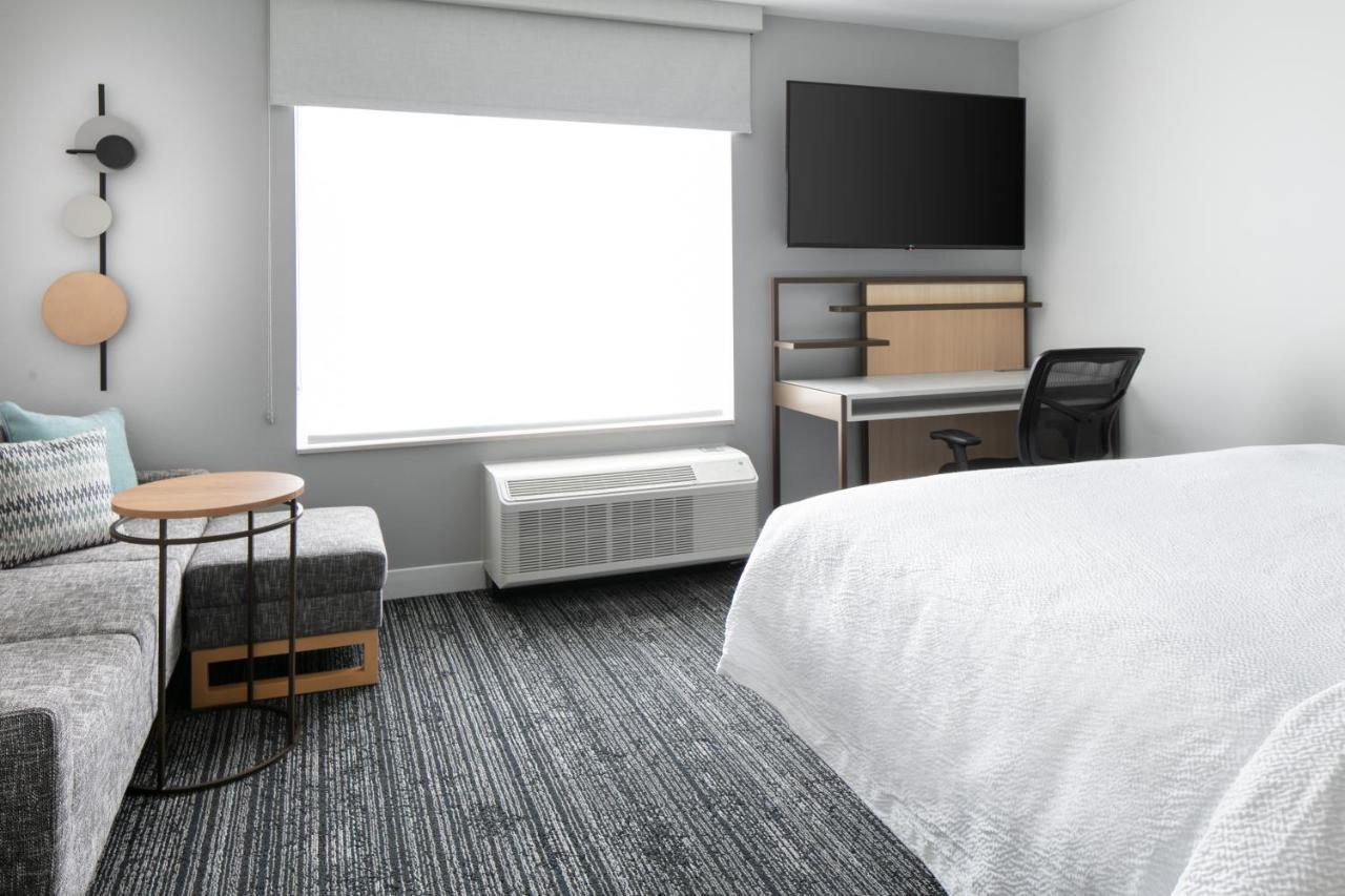Towneplace Suites By Marriott Oshkosh Exterior photo