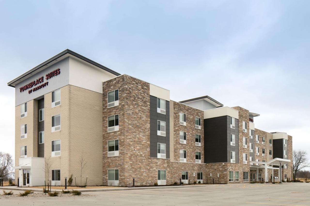 Towneplace Suites By Marriott Oshkosh Exterior photo
