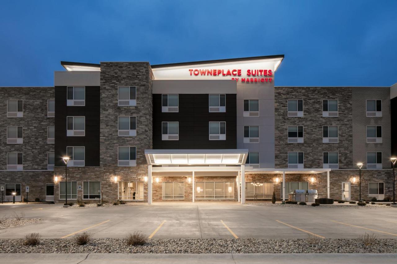 Towneplace Suites By Marriott Oshkosh Exterior photo