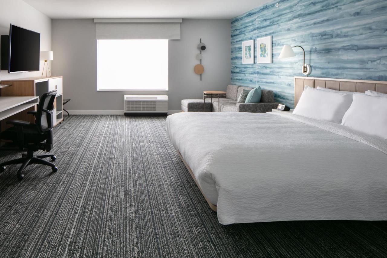 Towneplace Suites By Marriott Oshkosh Exterior photo